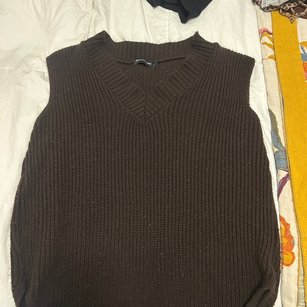 PrettyLittleThing women’s Brown V-Neck Sweater Vest